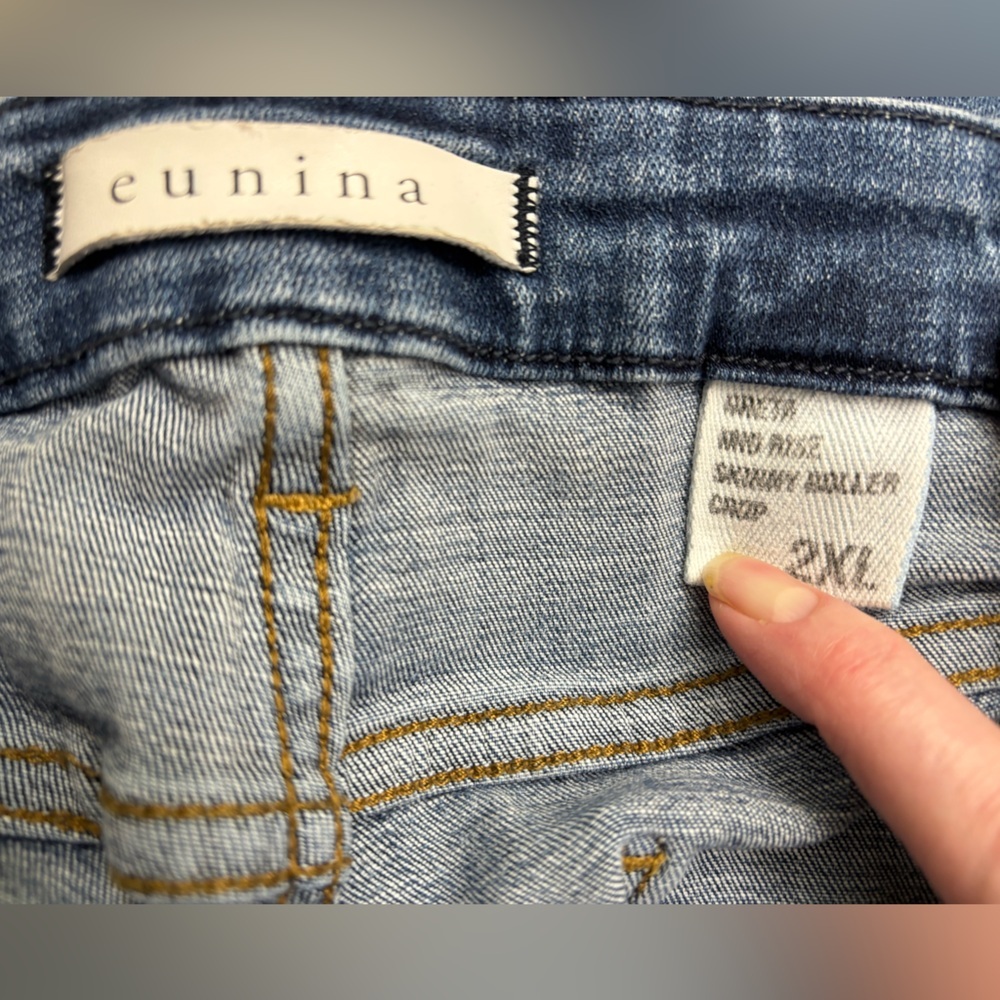 Eunina Destructed Blue Jeans - Picture 3 of 5
